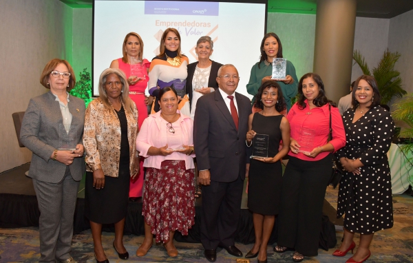 ONAPI lanza revista Emprendedoras de Valor que resalta las mujeres que crean fuentes de trabajo por su propio esfuerzo