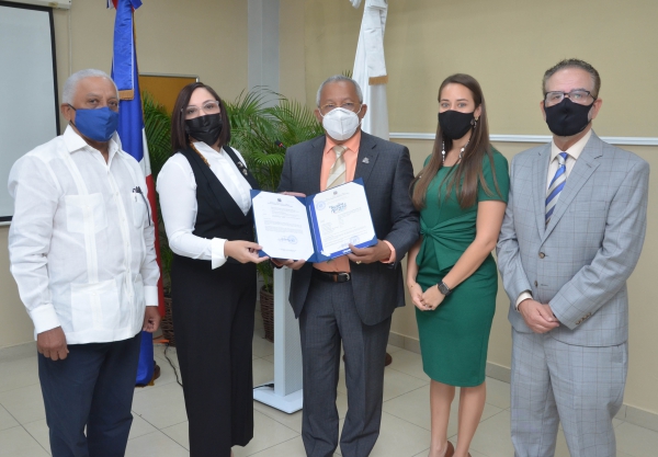 ONAPI entrega marca colectiva a ADOEXPO